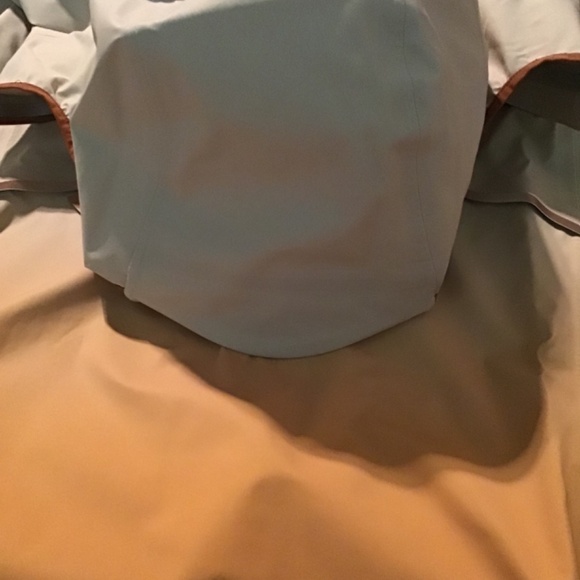 💎💎LUXURY LISTING: On Running / Loewe Waterproof Anorak🧥🧥 - Picture 4 of 12